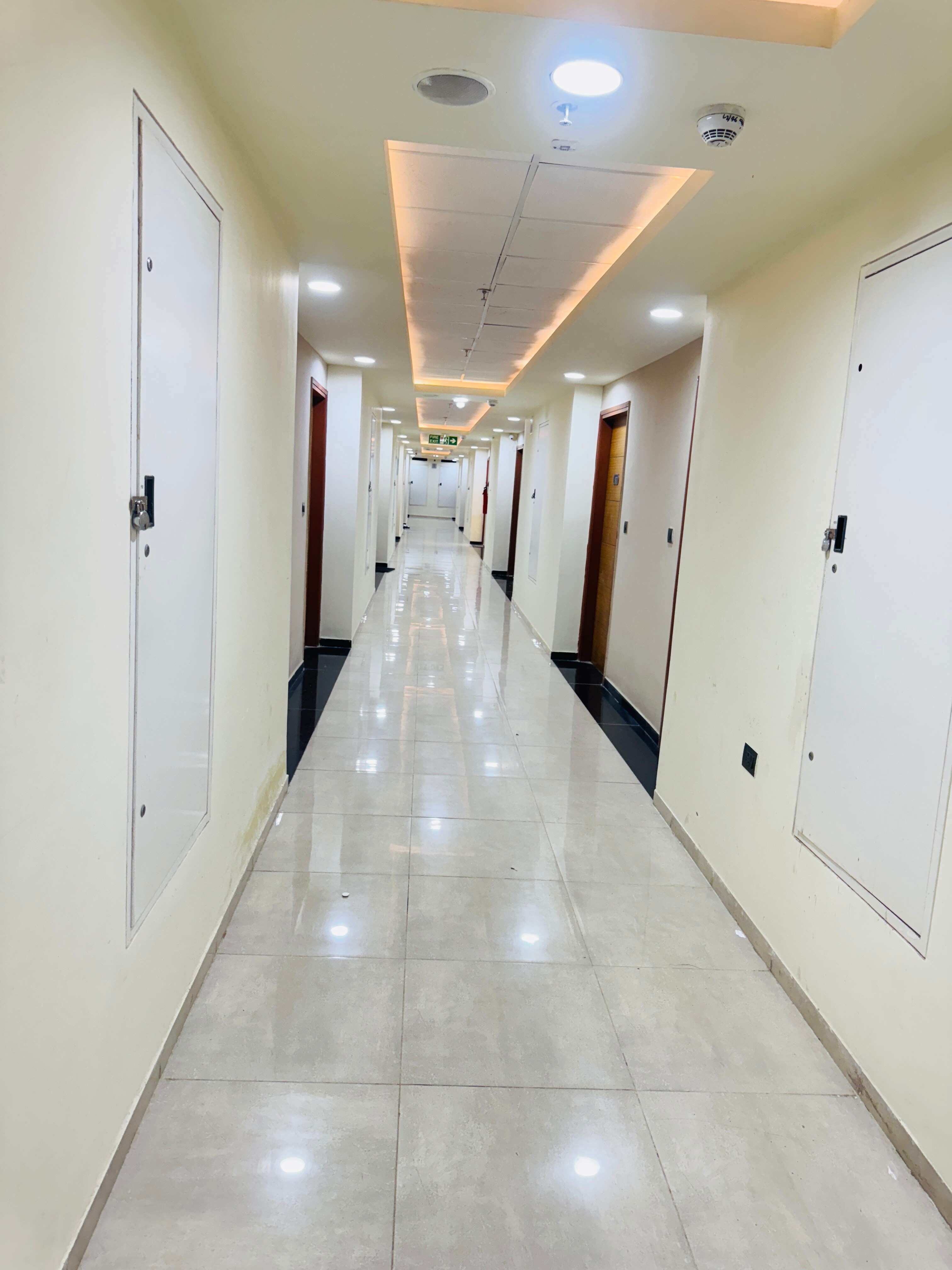 Omaxe Hazratganj Hotel - Tap to explore photos