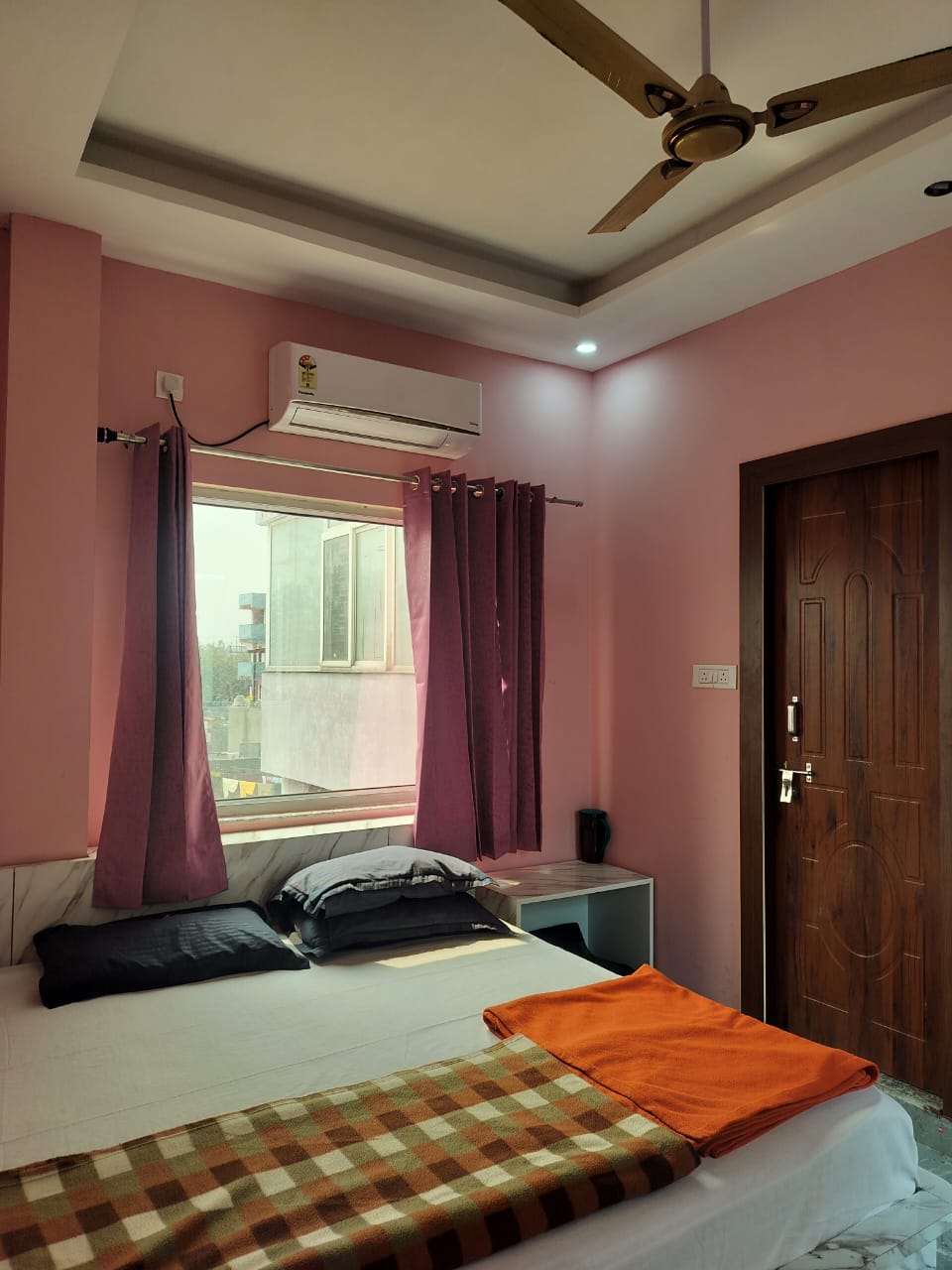 Tulsi Ganga Hostel - Tap to explore photos