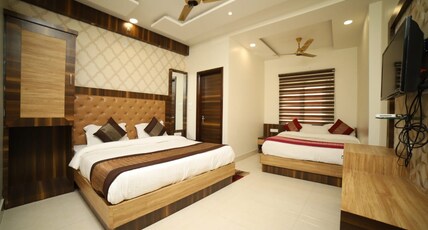 Om Sai B&B (2 minutes walk from Golden Temple) Room Type - DELUXE FOUR BED