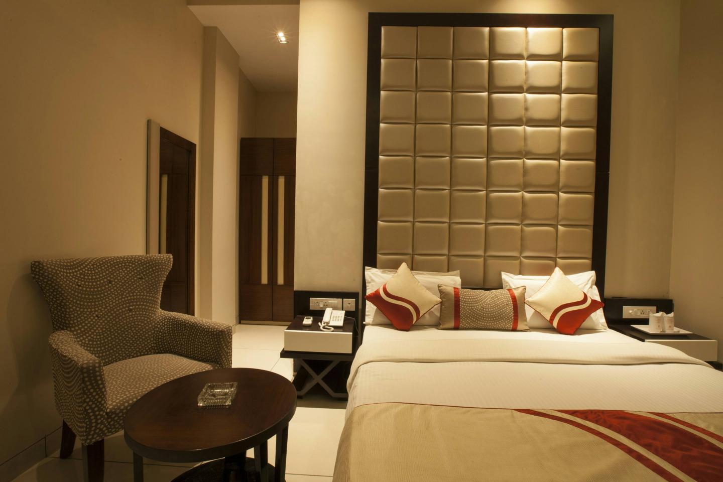 Hotel Samrat Heavens - Tap to explore photos