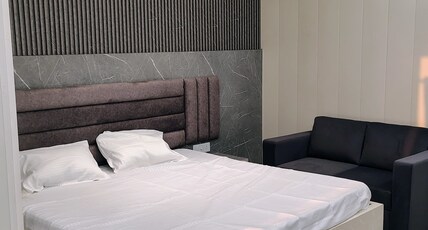 HOTEL BRIDGE Room Type - Deluxe Room with Air Conditioning