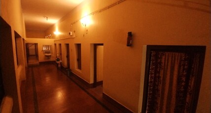 BeQuest Stays Room Type - 11 Bed Private Dormitory AC Room