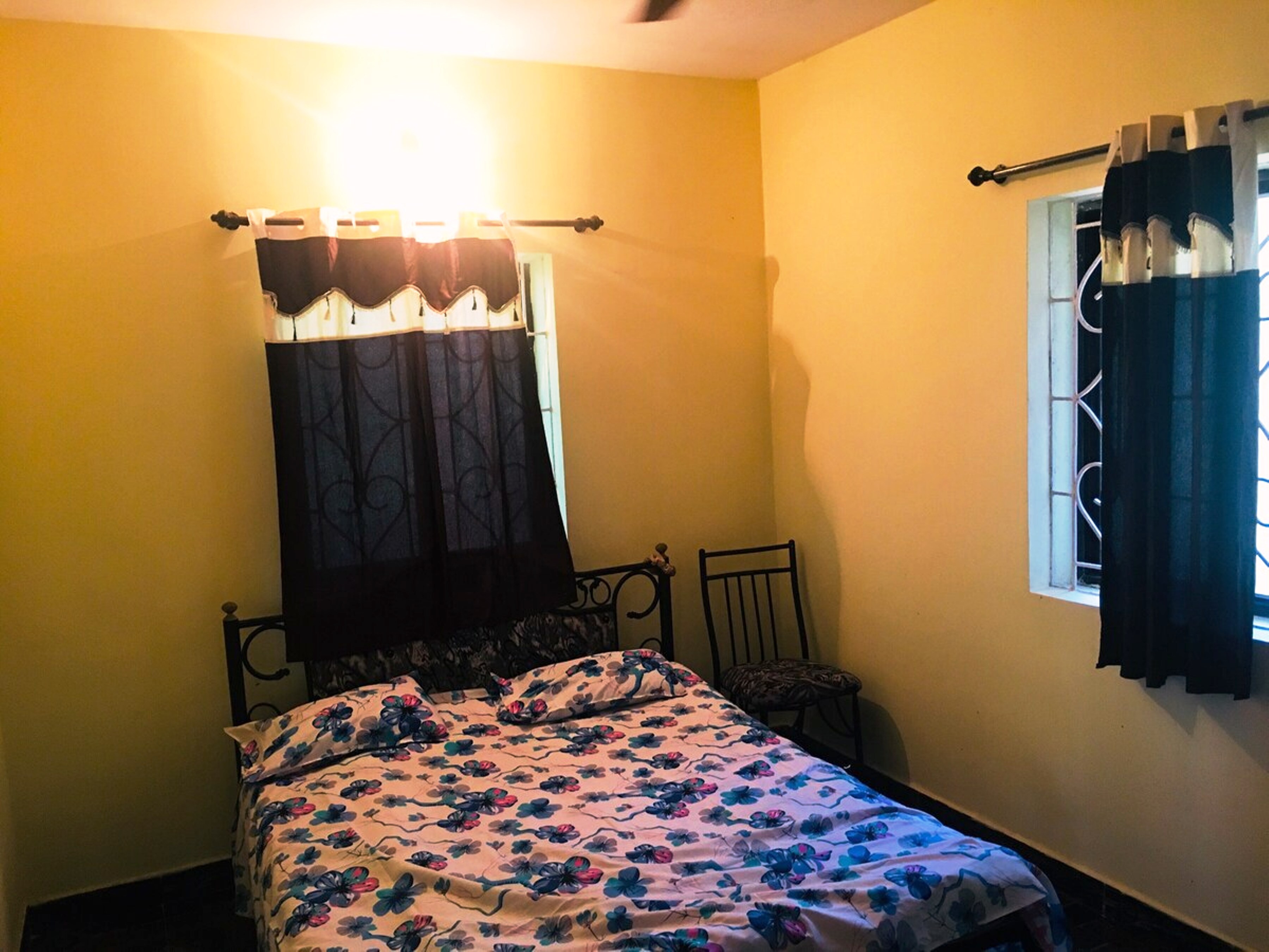 Backstreet House 1 BHK with Balcony near Ashvem Beach - Tap to explore photos