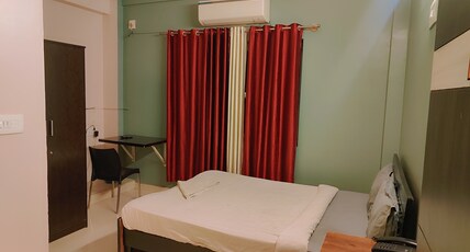 Metro  Stays Room Type - Deluxe Double Room