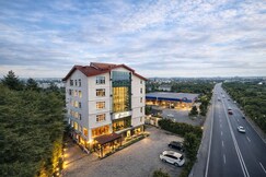 Batra Hotels & Residences (Pure Vegetarian Hotel)