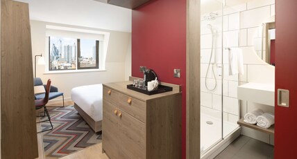 Hampton by Hilton London City Room Type - QUEEN ROOM
