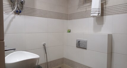 The Sevens Hotel - 200 M from Assi Ghat Room Type - Deluxe Room