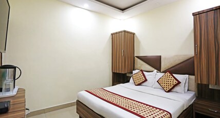 HOTEL DREAMLAND DX Room Type - Standard Room with  free Wi-Fi
