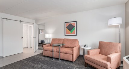 Holiday Inn Columbus, an IHG Hotel Room Type - 1 King Bed Suite