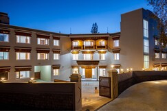 Hotel Karma Residency