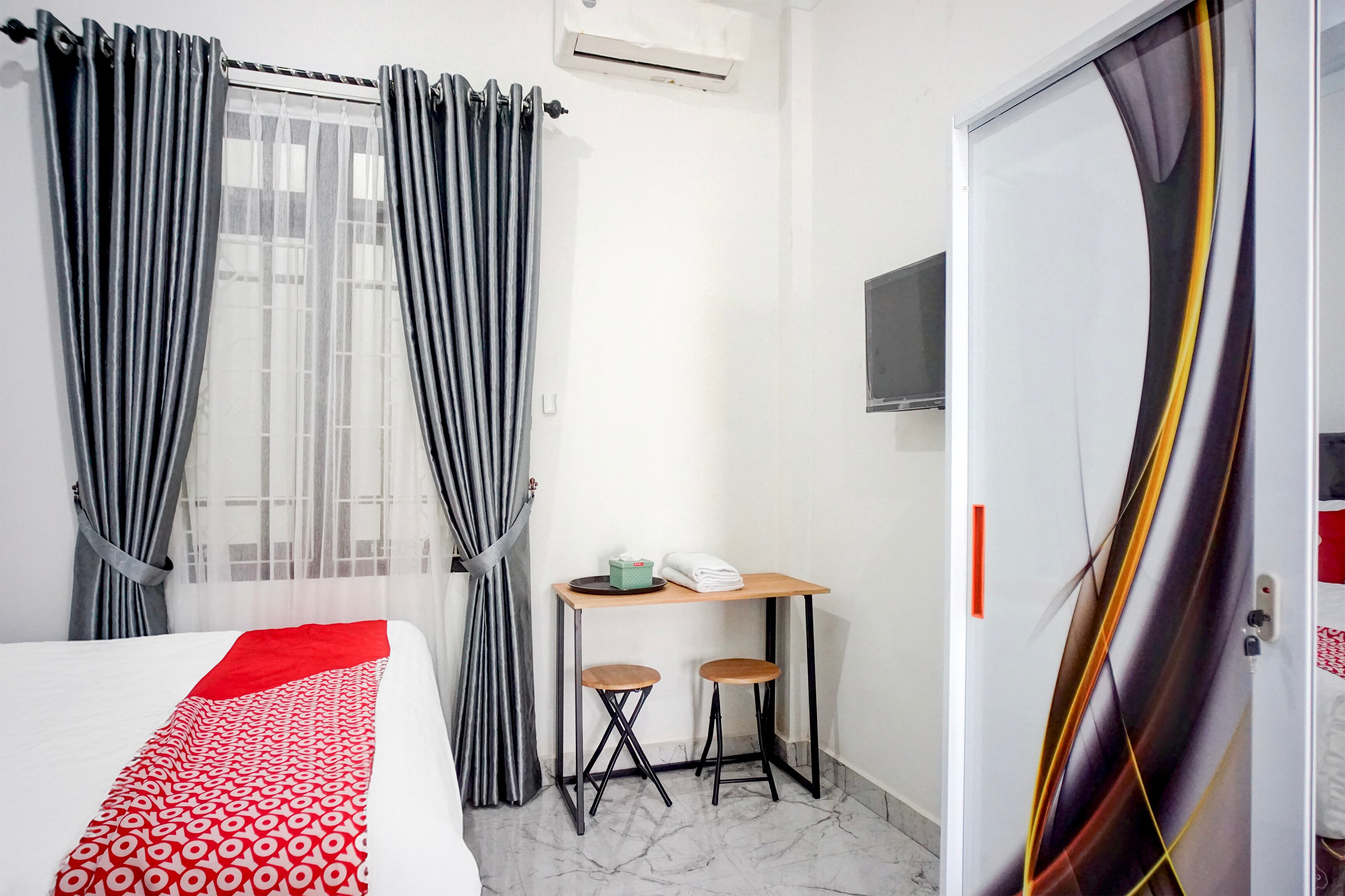 Hotel O Sm Raja Guest House - Tap to explore photos