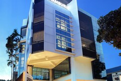 Hotel Thamburu International