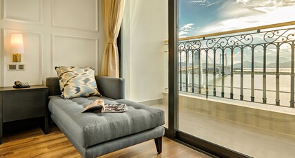 Wyndham Danang Golden Bay Hotel Room Type - Deluxe Golden Bay King