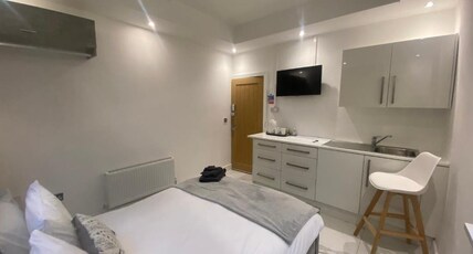 OYO Bellevue Apartments Middlesborough Room Type - Deluxe Double Room