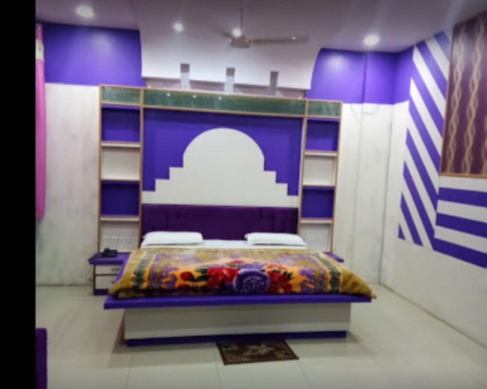 THE BANARAS INN - Tap to explore photos