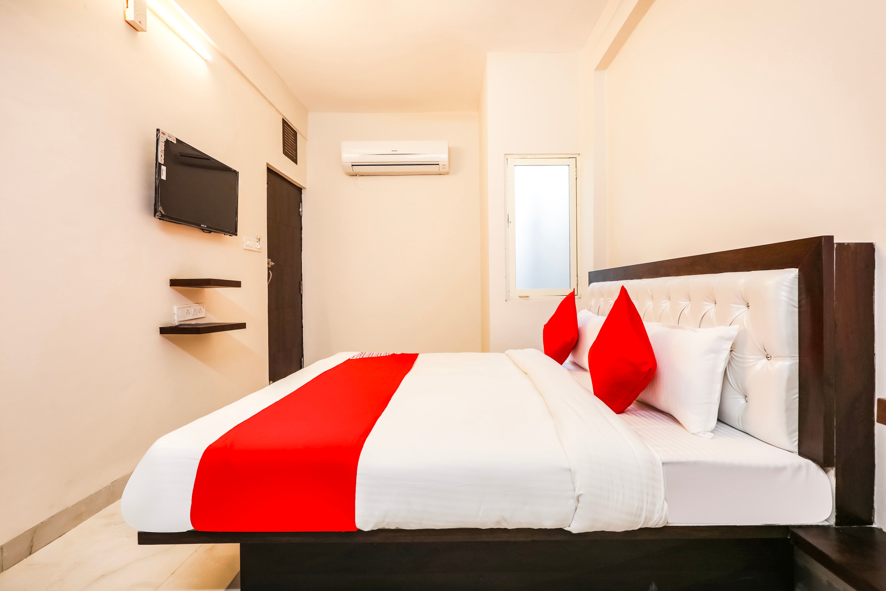 Hotel O Royal Palace Inn - Tap to explore photos