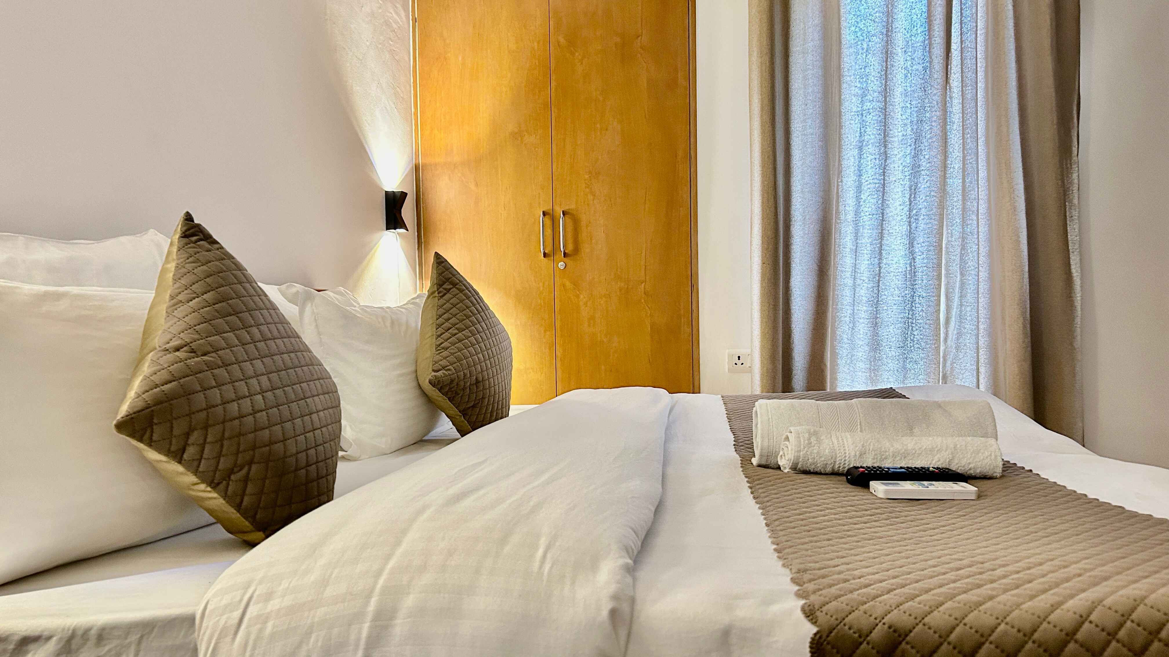 Aura Luxury Studio Near Artemis Hospital - Tap to explore photos