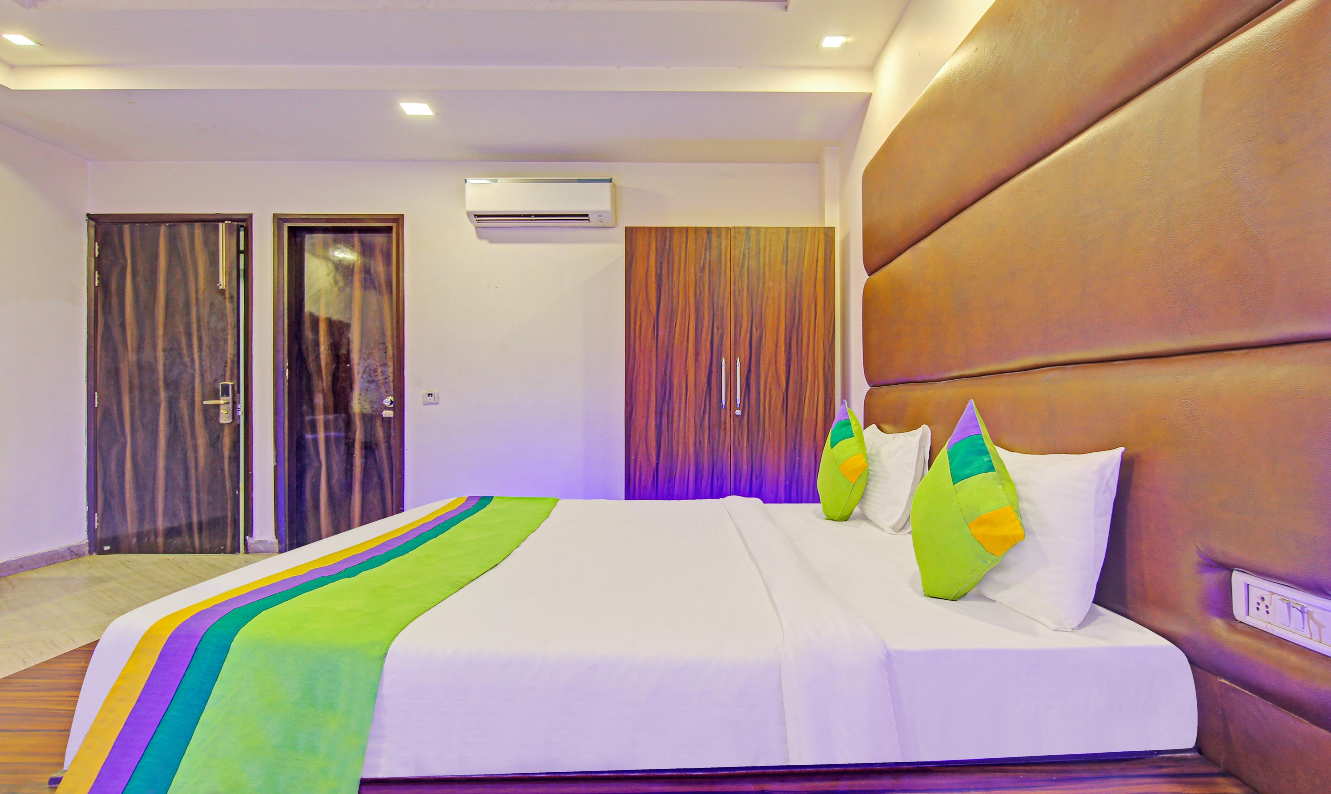 Itsy Hotels Prime Stay - Tap to explore photos