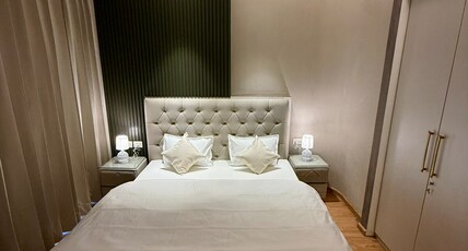 M3M Highrise Small Studio Room Type - Highrise Heaven with Jacuzzi & Garden Patio 2