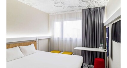 ibis Warszawa Centrum Room Type - Sweet Room by ibis with 1 large bed for 1 or 2 people ibis Warszawa Centrum Room Type - Sweet Room by ibis with 1 large bed for 1 or 2 people