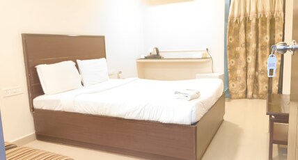 Hotel Sri Vintage Inn Room Type - Deluxe King Room