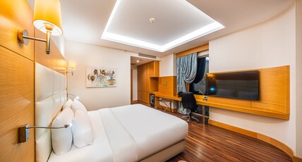 Holiday Inn ANKARA - CUKURAMBAR  Room Type - 1 King Premium Jetted Tub