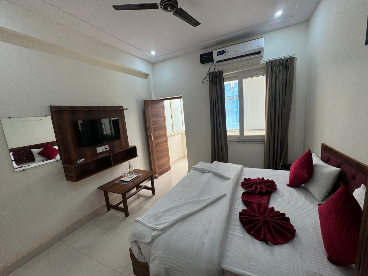 Hotel Greet Inn - Tap to explore photos