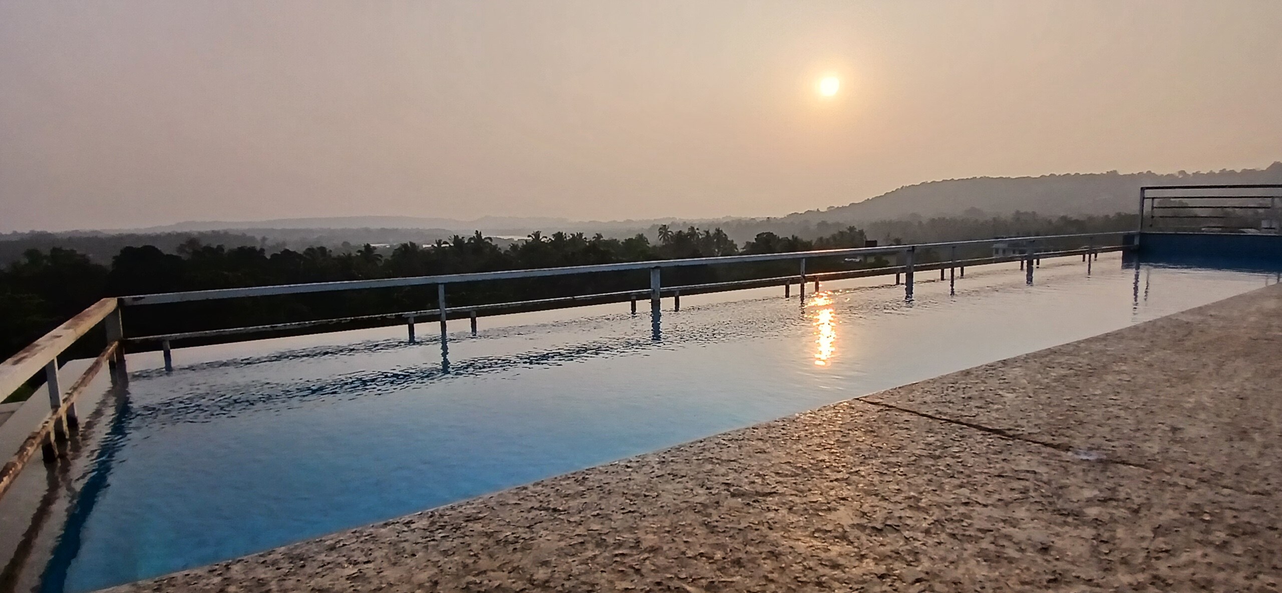 Couple Friendly suite 305 1BHK with Infinity Pool - Tap to explore photos