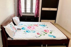 3BHK Relaxing & Spacious Homestay 2km from Airport-102