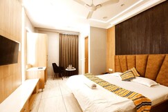 Rooms of HOTEL WHITE ROCK - All Luxury Rooms By SKY Hotels