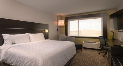 Holiday Inn Express & Suites Tulsa Downtown Room Type - 1 King Bed Standard