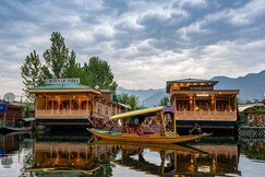 Crown of India Group of Houseboats