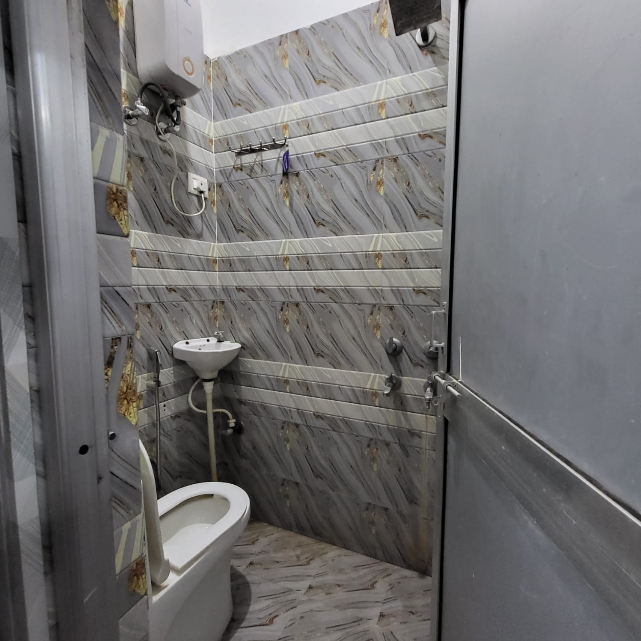 Awadh Kunj Homestay- - Tap to explore photos