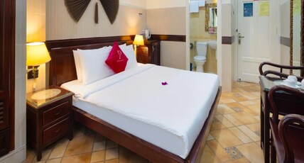 Pink Horizon Saigon Airport Hotel Room Type - Executive Signature City View With Free Minibar Pink Horizon Saigon Airport Hotel Room Type - Executive Signature City View With Free Minibar