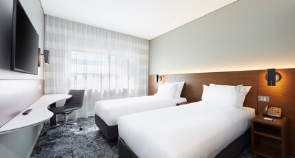 Holiday Inn Express Newcastle Room Type - 2 Single Standard Birdwood Park View Free Breakfast Holiday Inn Express Newcastle Room Type - 2 Single Standard Birdwood Park View Free Breakfast