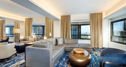 New York Hilton Midtown Room Type - EEXECUTIVE SUITE 1 KING BE New York Hilton Midtown Room Type - EEXECUTIVE SUITE 1 KING BE