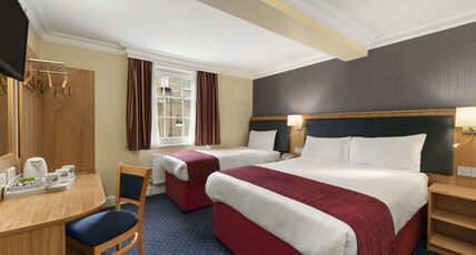 Days Inn Hyde Park Room Type - 1 Double Bed and 1 Twin Bed, Non-Smoking