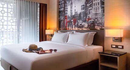 GLOW Pattaya Room Type - Deluxe Corner Premier Room