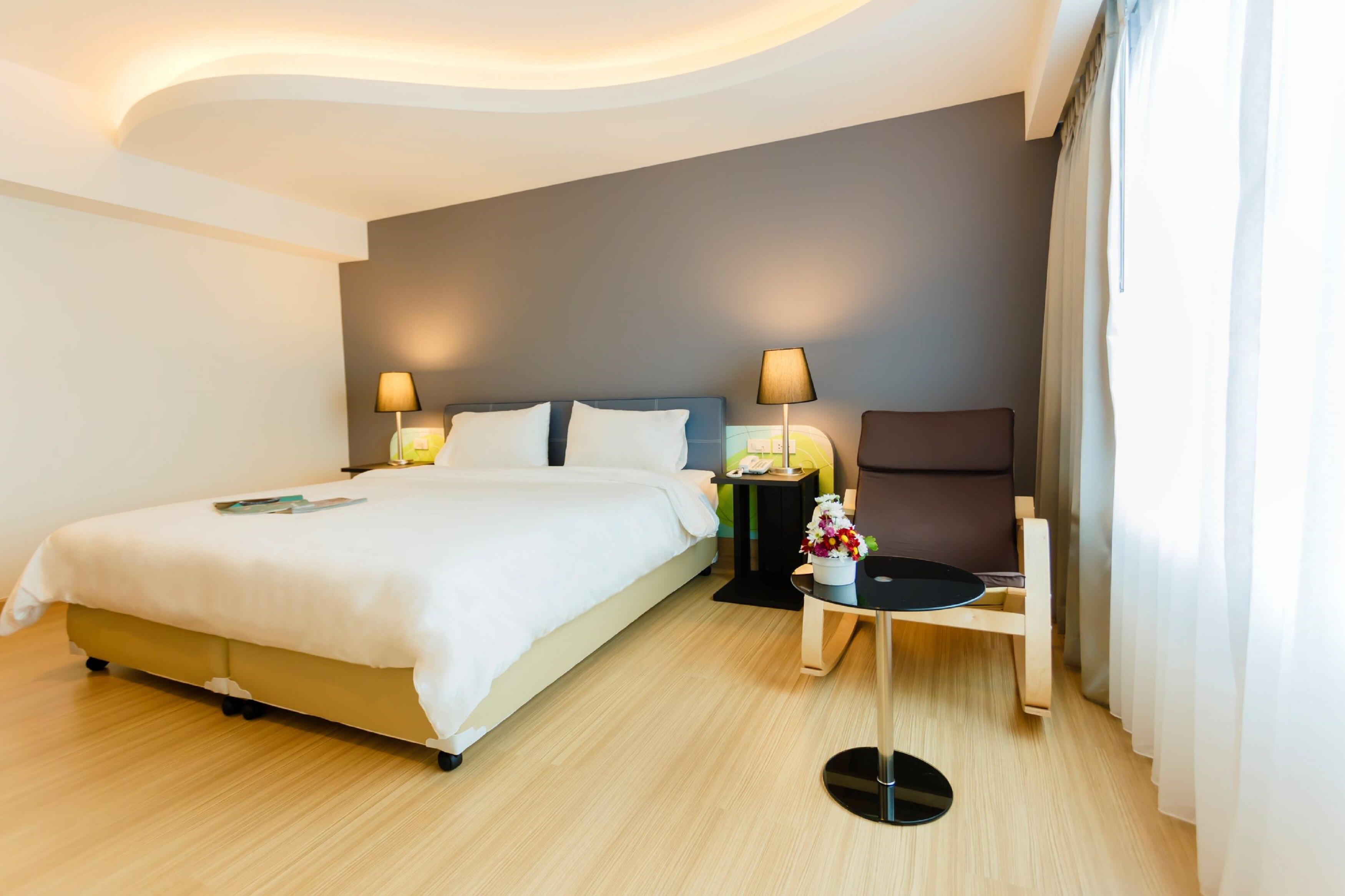 Grand Tower Inn Sathon - Tap to explore photos