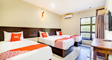 OYO 89960 Manjung Inn Hotel Room Type - Malaysia Deluxe Triple