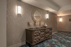 Hampton Inn by Hilton Waldorf