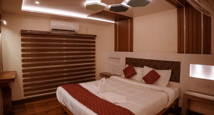 Upper Deck Houseboats Room Type - 3 Bedroom Private Deluxe Houseboat Ac time 8 PM to 6 AM Upper Deck Houseboats Room Type - 3 Bedroom Private Deluxe Houseboat Ac time 8 PM to 6 AM