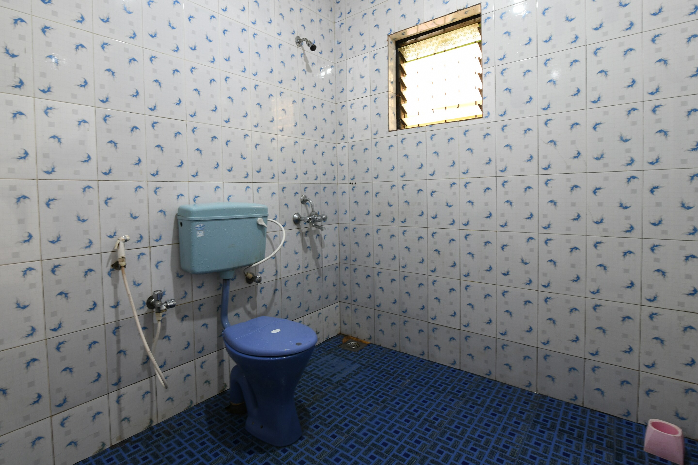 JS Holiday Homes| Rooms with Wi-Fi - Tap to explore photos