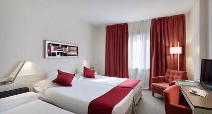 Sercotel Amister Art Hotel Room Type - Classic Twin Triple - 3