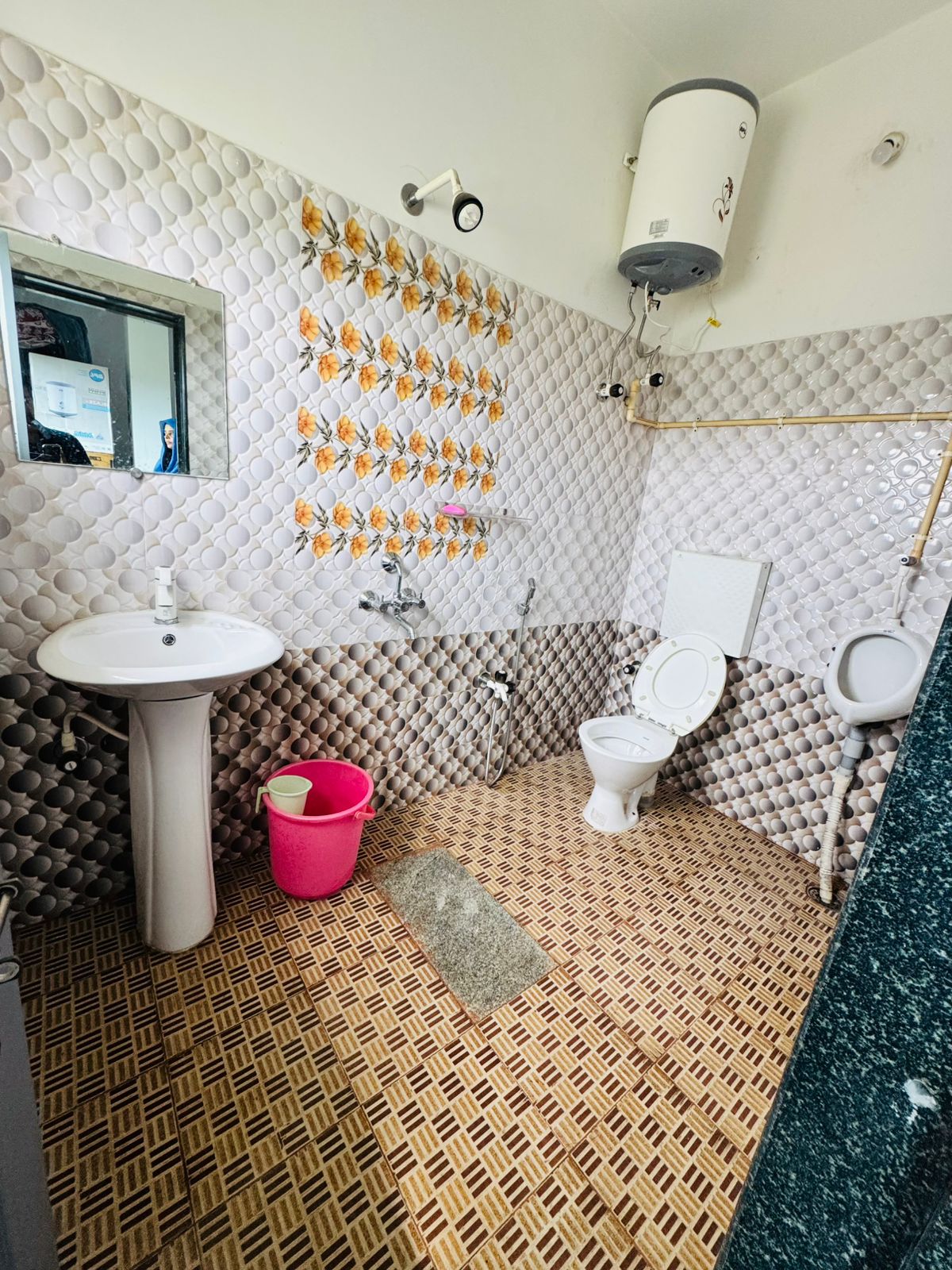 Single room with attached bathroom in Sakleshpur - Tap to explore photos