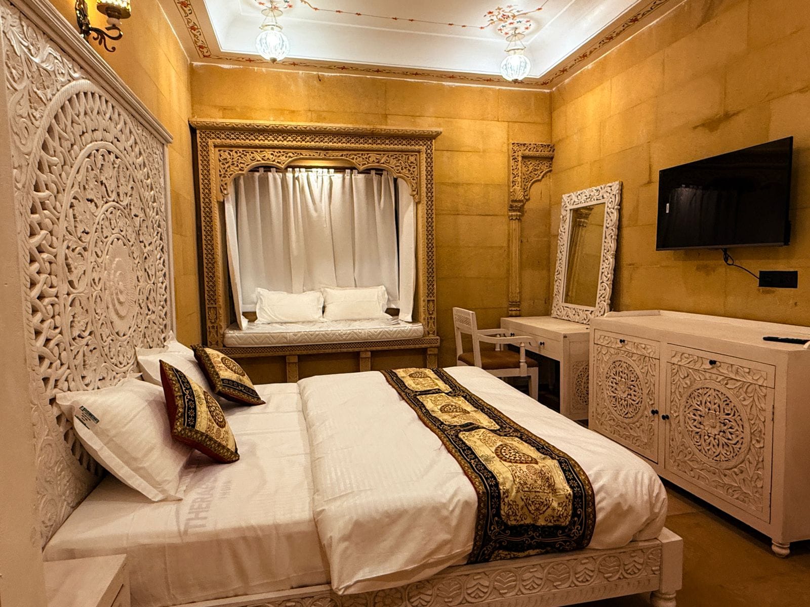 Garh Adhiraj A Luxurious Boutique Haveli - Tap to explore photos