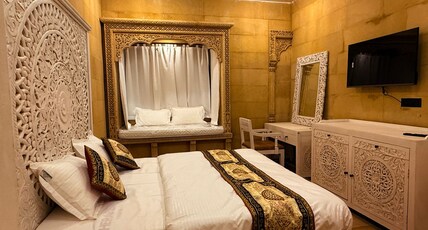 Garh Adhiraj A Luxurious Boutique Haveli Room Type - Royal Heritage Haveli with Fort View Garh Adhiraj A Luxurious Boutique Haveli Room Type - Royal Heritage Haveli with Fort View