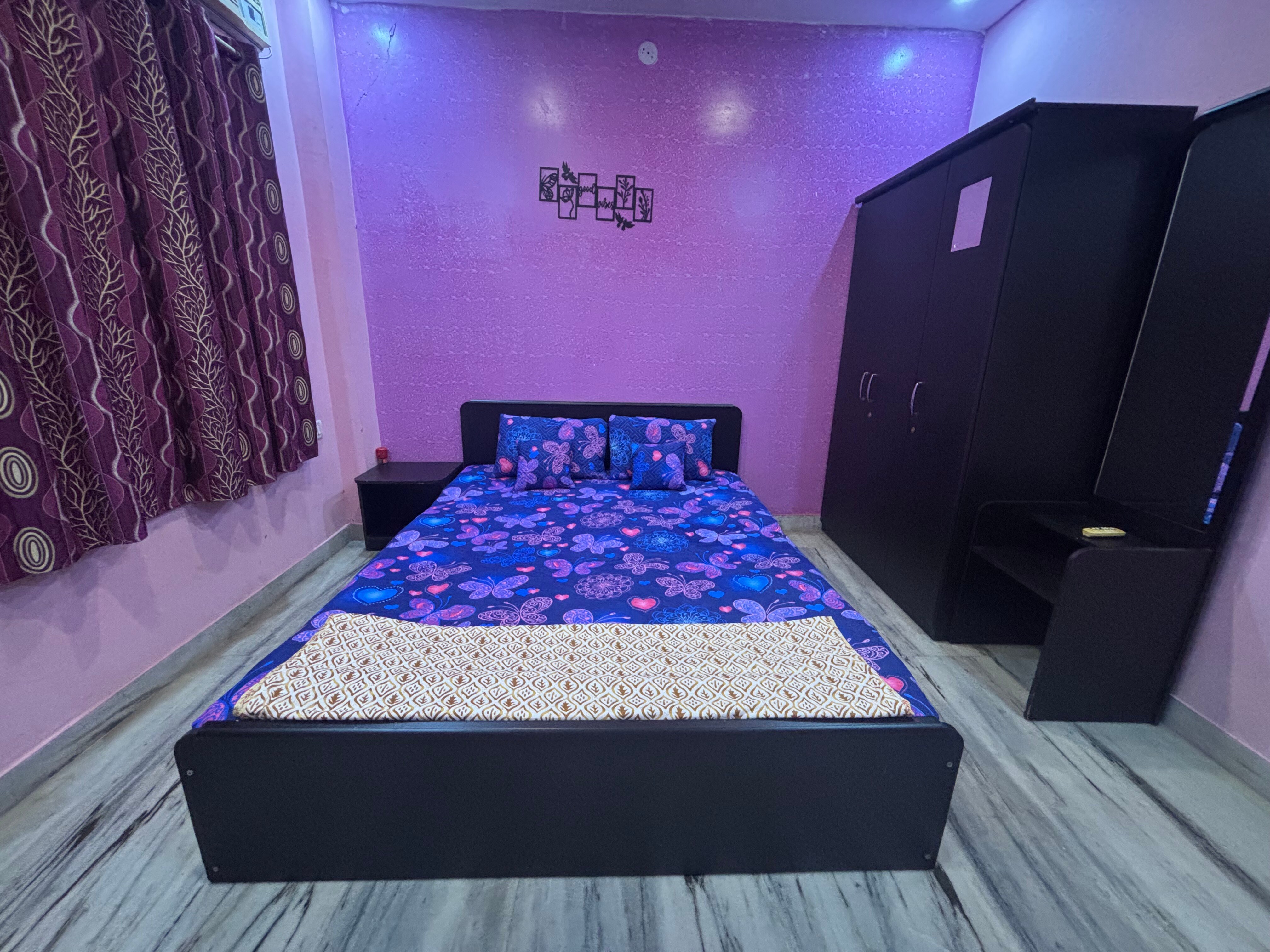 4c Home stay - Tap to explore photos
