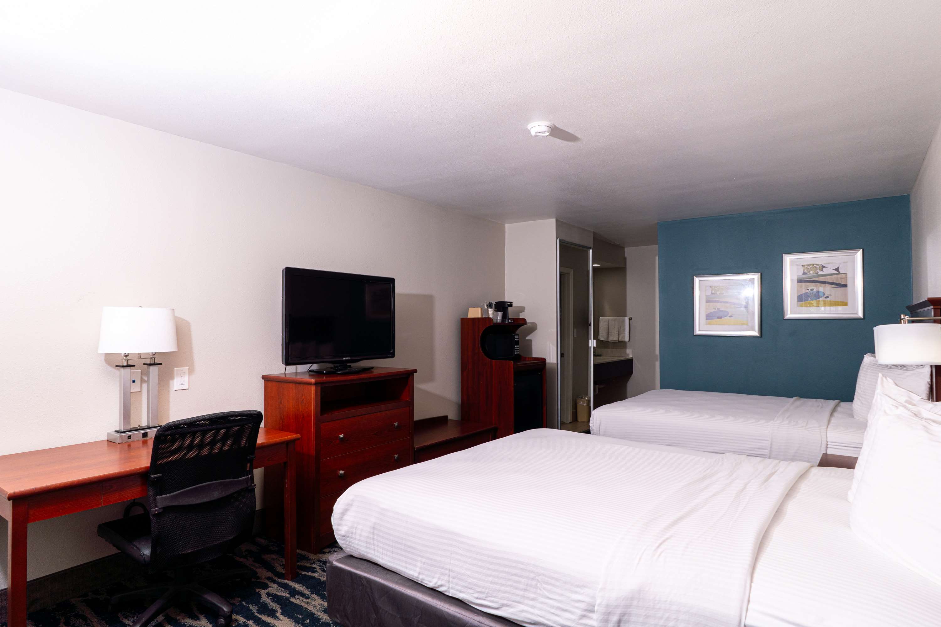 Best Western Paradise Inn - Tap to explore photos