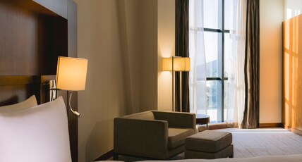 Holiday Inn ABU DHABI Room Type - Premium Room City View Non Smoking Holiday Inn ABU DHABI Room Type - Premium Room City View Non Smoking